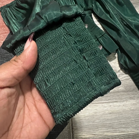 0139 Friend + Lovers metallic green ruffle peasant top sz M - Picture 3 of 5